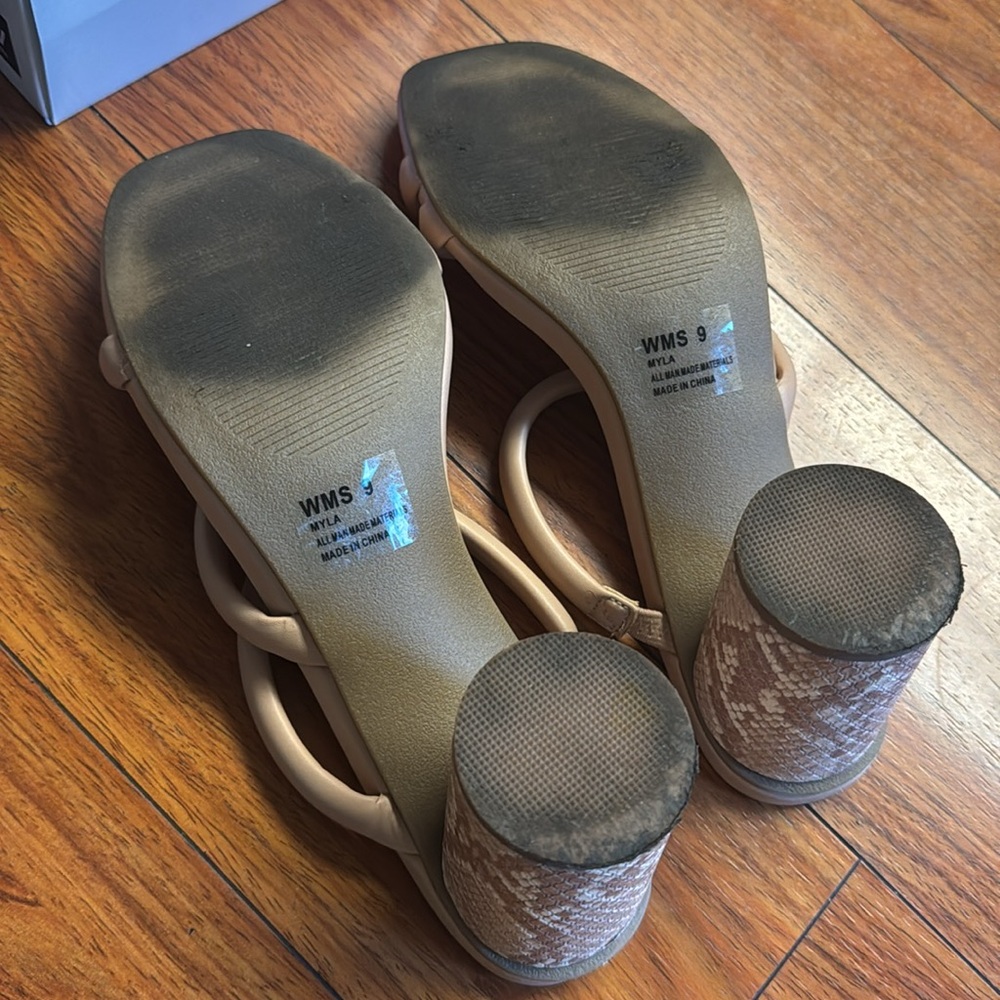 DV women’s Sandals - Picture 2 of 5